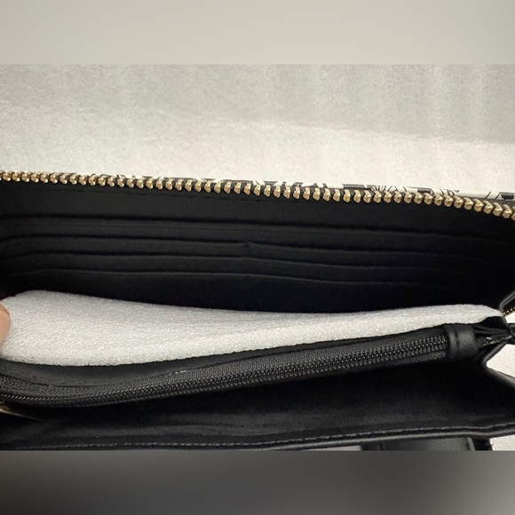 Betsey Johnson NWT Skull Rose Zip-Around Wristlet Wallet Black White - Picture 13 of 13